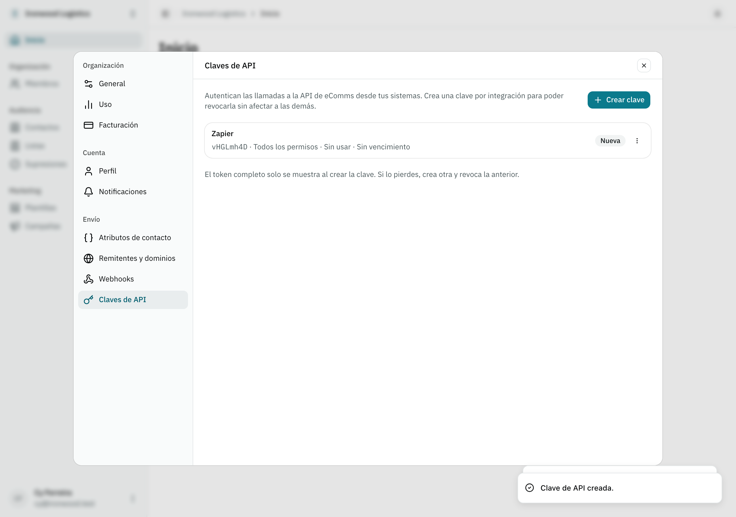 El panel de Settings mostrando la lista de claves de API de una organización, con una clave llamada «Zapier».