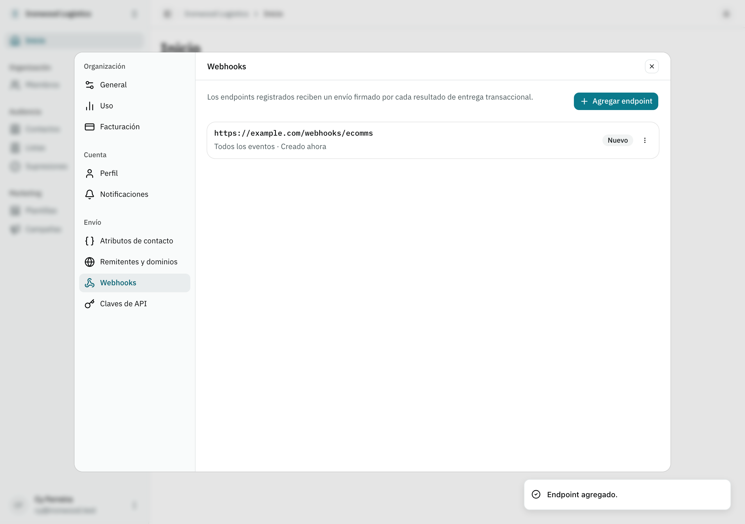 El panel de Settings mostrando la lista de endpoints de webhook de una organización, con un endpoint registrado y marcado como nuevo.